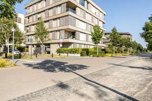 Neckarbogen: Attraktive u. lichtdurchflutete 3-Zi.-EG-Wohnung mit EBK, Garten u. großer Terrasse