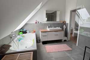 Lichtdurchflutete, neuwertige 4-Zimmer-Wohnung mit Balkon und EBK in Duisburg-Huckingen  – Mündelheimer Straße 25, 47259 Duisburg – Vorschaubild 18
