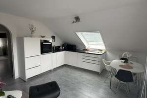 CYRIL HEYNE REAL ESTATE präsentiert: Modern-sanierte 2-Zi-DG-Wohnung mit Balkon und EBK  & Hobbyraum – Die vollständige Adresse der Immobilie erhältst du vom Anbieter., 70378 Hofen, Stuttgart – Vorschaubild 3