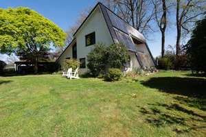 Seltene Gelegenheit: Schönes Architektenhaus mit eingewachsenen Grundstück in begehrter Wohnlage – Die vollständige Adresse der Immobilie erhältst du vom Anbieter., 22397 Lemsahl-Mellingstedt, Hamburg – Vorschaubild 2