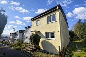 Schnäppchen in Sinsheim-Ost: Schönes Reihenendhaus mit Garten und Garage – Die vollständige Adresse der Immobilie erhältst du vom Anbieter., 74889 Sinsheim – Vorschaubild 1