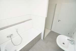 Große ebenerdige Dusche / Erstbezug nach Sanierung – Zschopauer Str. 118, 9126 Bernsdorf, Chemnitz – Vorschaubild 3