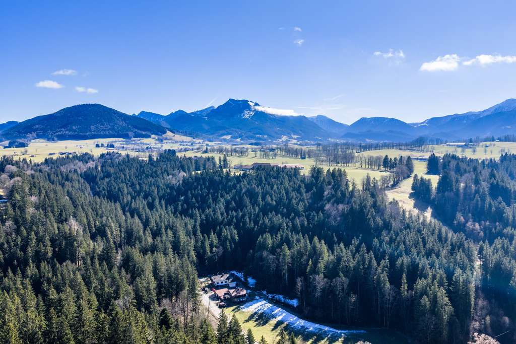 Immobilie in Fischbachau - „Your cozy home“ - Wohlfühlhaus für die Familie am Bach im Leitzachtal. Komplett modernisiert! - Bild 0