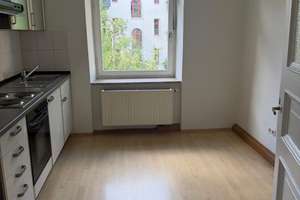 Helle, und ruhige, 2-Zimmer-Altbauwohnung mit sep. Wohnküche mit EBK in München-Lehel – Gewürzmühlstraße 1, 80538 Lehel, München – Vorschaubild 12