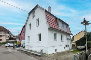 Schönes Zweifamilienhaus im Ortskern mit Garten ! – Die vollständige Adresse der Immobilie erhältst du vom Anbieter., 72800 Eningen unter Achalm – Vorschaubild 1