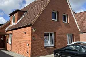 Gepflegtes, älteres Zweifamilienhaus, 4 Stellplätze und Garten in einer Sackgasse in der "Schleife"! – Rendsburg-Eckernförde (Kreis) – Vorschaubild 1