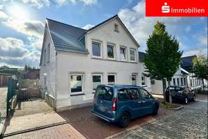 3-Familienhaus in gutem Zustand-toller Einstieg in die Vermietungsimmobilie – Die vollständige Adresse der Immobilie erhältst du vom Anbieter., 25524 Itzehoe – Vorschaubild 1
