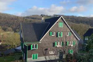 Echt Bergisch: Teilsaniertes Fachwerkhaus mit Fernblick – Die vollständige Adresse der Immobilie erhältst du vom Anbieter., 42651 Solingen-Mitte, Solingen – Vorschaubild 3