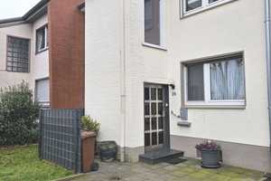 !! PREISSTURZ !! Mehrfamilienhaus als Kapitalanlage im Herzen von Anrath zu verkaufen – Schottelstraße 34, 47877 Viersen (Kreis) – Vorschaubild 1