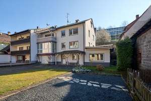 Familienparadies mit Garten! Großzügiges Haus mit Garten, Ausbaupotenzial & Flexibilität – Die vollständige Adresse der Immobilie erhältst du vom Anbieter., 63869 Heigenbrücken – Vorschaubild 3