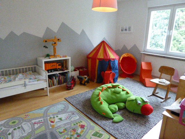 Platz für die große Familie... V-E-R-M-I-E-T-E-T... image