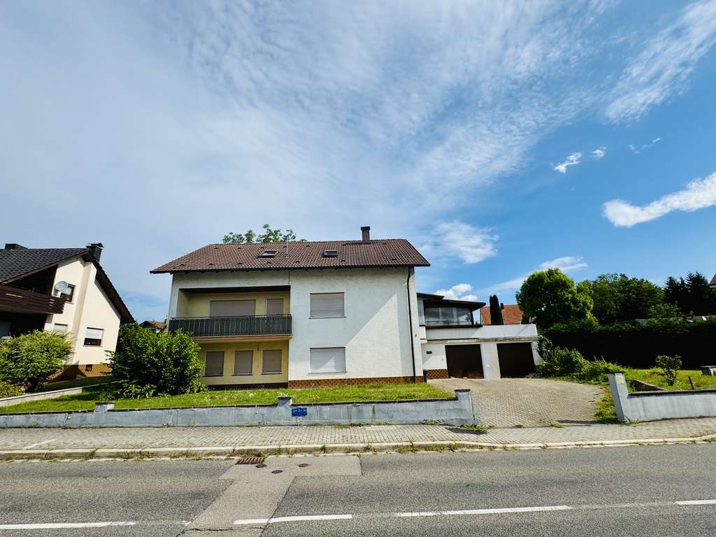 Immobilie in Lobbach - Mehrgenerationenhaus in renovierungsbedürftigem Zustand mit Doppelgarage in Lobenfeld-Lobbach - Bild 1