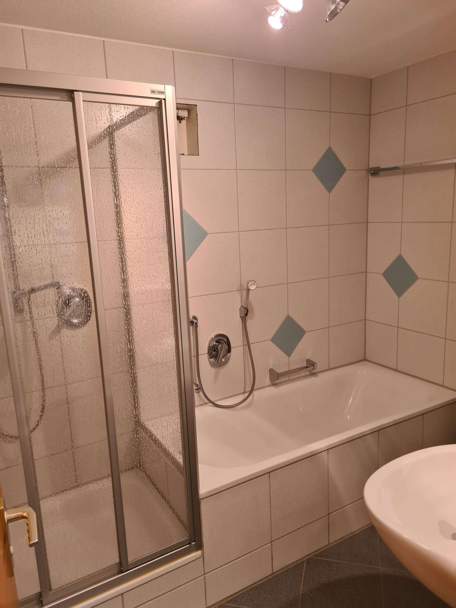 Immobilie in Wäschenbeuren - Attraktive 2,5 Zimmer-Wohnung im EG mit Terrasse und Garten - Bild 2