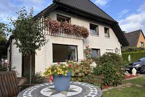 Geräumiges, günstiges 10-Raum-Mehrfamilienhaus mit gehobener Innenausstattung in Hamburg Billstedt – Hamburg – Vorschaubild 1