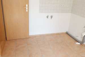 Küche mit Zugang zum Balkon - Laminat - Wanne - frei ab 1.4.25 – Mosenstraße 5, 9130 Chemnitz – Vorschaubild 6