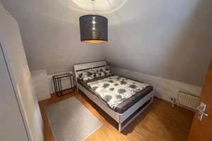 Großzügige, helle 5-Zimmer Dachgeschoß-Maisonette-Wohnung, Südbalkon, Fernblick, TG-Stellplatz – Die vollständige Adresse der Immobilie erhältst du vom Anbieter., 74081 Sontheim, Heilbronn – Vorschaubild 5
