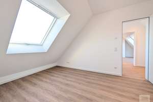 Altbau am Rheinturm: 4-Zimmer Maisonette-Wohnung – Lorettostrasse 45, 40219 Unterbilk, Düsseldorf – Vorschaubild 10