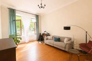 Zeitlose Eleganz im Altbau –3-Zimmer-Wohnung in Sachsenhausen