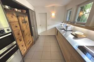 Ein großzügiges Anwesen mit Wohlfühlcharakter! Einliegerwohnung und tolle Architektur inklusive – Die vollständige Adresse der Immobilie erhältst du vom Anbieter., 78073 Bad Dürrheim – Vorschaubild 8