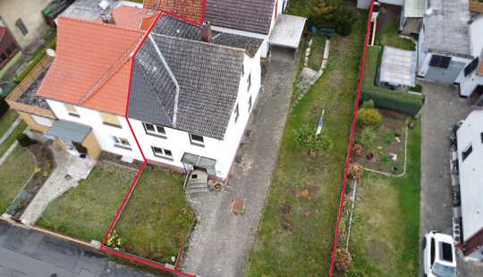 Bild von Doppelhaushälfte mit großem Nebengebäude in Adenstedt