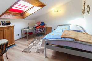 Perfektes Zuhause für Familien: Großzügiges Haus mit Balkon, Terrasse, Garten und zwei Garagen  – Ludwigsburg (Kreis) – Vorschaubild 9