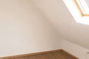 Vermietete 4-Zimmer-Dachgeschosswohnung mit Kamin in Frankfurt-Oberrad – 60599 Oberrad, Frankfurt am Main – Vorschaubild 9