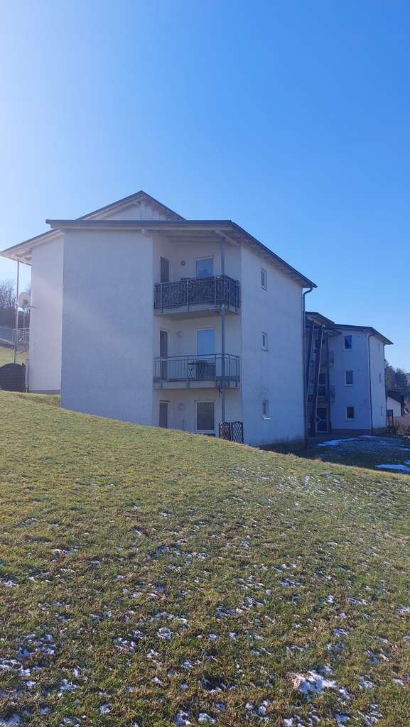 Immobilie in Bad Laasphe - ETW über zwei Etagen verteilt mit Balkon, Keller und PKW Stellplatz - Bild 2