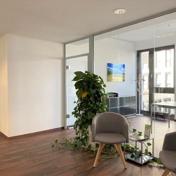 STOCK - attraktive Fassade | repräsentativer Eingangsbereich | begrünter Innenhof