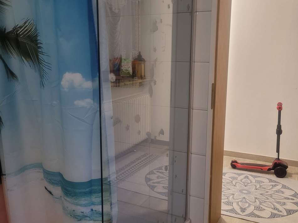 Dusche im Badezimmer