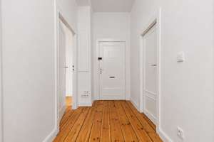 Bezugsfrei & renoviert: 3-Zimmer-Altbauwohnung mit Süd-Westbalkon nahe Schloss Charlottenburg – Die vollständige Adresse der Immobilie erhältst du vom Anbieter., 10589 Charlottenburg, Berlin – Vorschaubild 2