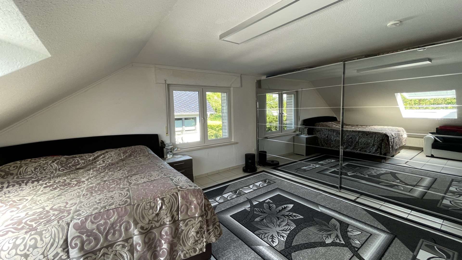 Immobilie in Hennef (Sieg) - Gepflegtes, verklinkertes Zweifamilienhaus mit zwei Garagen und PV-Anlage in Hennef-Blankenberg! - Bild 27