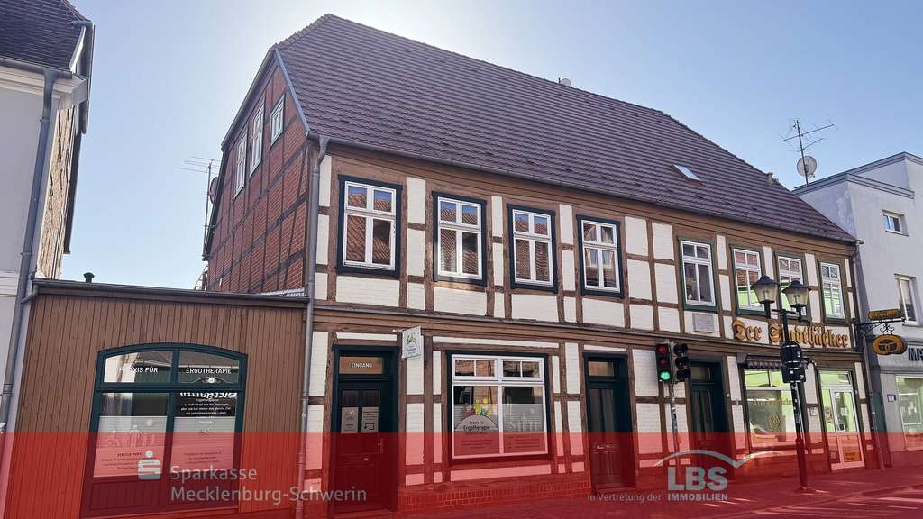 Immobilie in Goldberg - Renommiertes Stadthaus mit Praxis & 2 WE - Bild 0