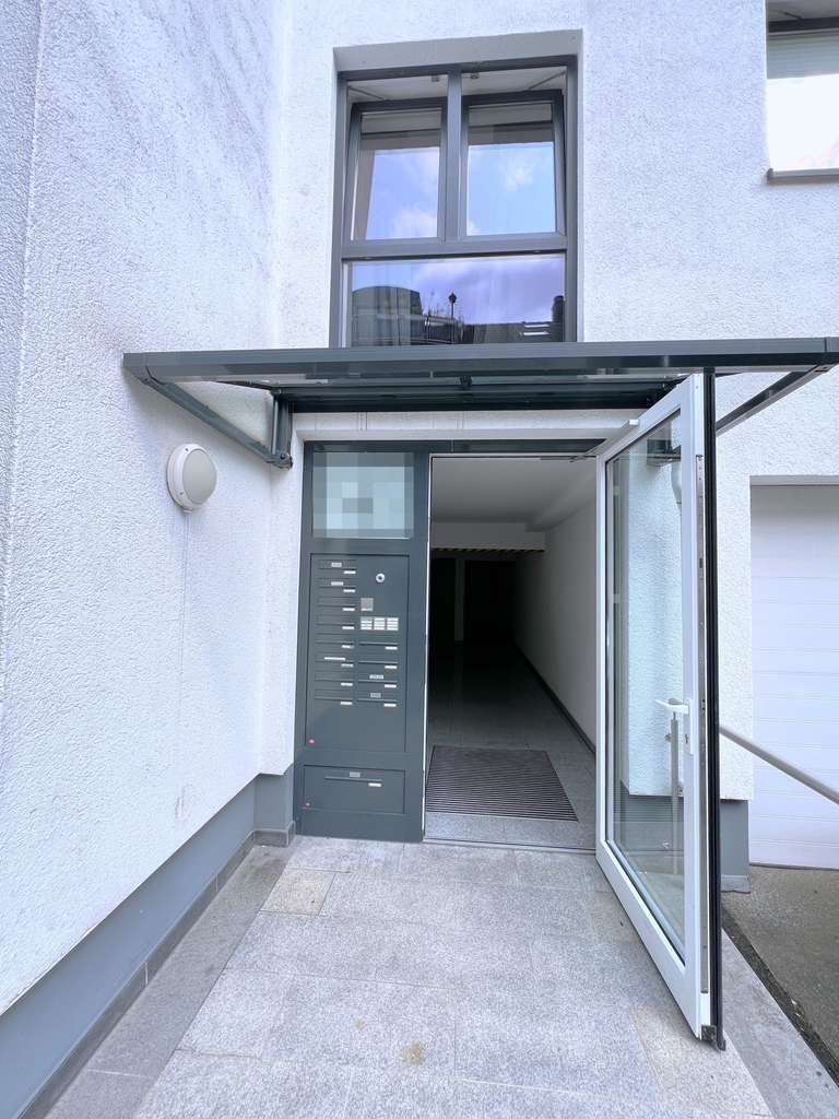 Neu in Bielefeld-Mitte: Modernisierte Erdgeschosswohnung mit Terrasse und Carport