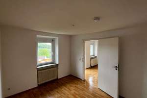 Stadthaus in zentraler Lage mit vier Wohnungen und einem Ladengeschäft mit sehr guter Rendite! – Die vollständige Adresse der Immobilie erhältst du vom Anbieter., 78333 Stockach – Vorschaubild 10