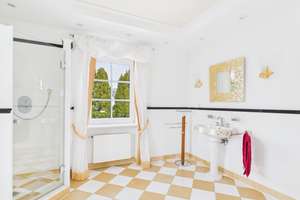 Provisionsfrei! Traumhafte Luxus Villa in Wolkersdorf mit über 200m² Wohnfläche und 700m² Grund uvm. – Die vollständige Adresse der Immobilie erhältst du vom Anbieter., 90455 Kornburg, Worzeldorf, Nürnberg – Vorschaubild 3