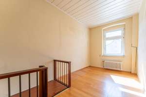 Altbau mit Innenhof, Werkstatt & Ausbaupotenzial – vielseitiges Zuhause in Düsseldorf-Wersten – Die vollständige Adresse der Immobilie erhältst du vom Anbieter., 40591 Wersten, Düsseldorf – Vorschaubild 8