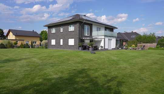 Bild von Moderne, geräumige, energetisch top aufgestellte Stadtvilla mit großem Garten (inkl. Baugrundstück)