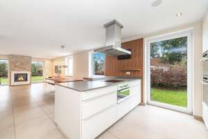 KAPITALANLAGE - Großzügiges Ein- /Zweifamilienhaus mit großem Grundstück - Erbpacht nur 319€ jährl.