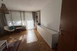 Grüne Oase in Obermenzing: Helle 2-Zimmer-Wohnung mit Loggia und Wasserblick