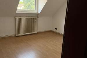 Helle 3-Zimmer Dachgeschosswohnung in Duisburg-Mittelmeiderich – Die vollständige Adresse der Immobilie erhältst du vom Anbieter., 47137 Mittelmeiderich, Duisburg – Vorschaubild 2