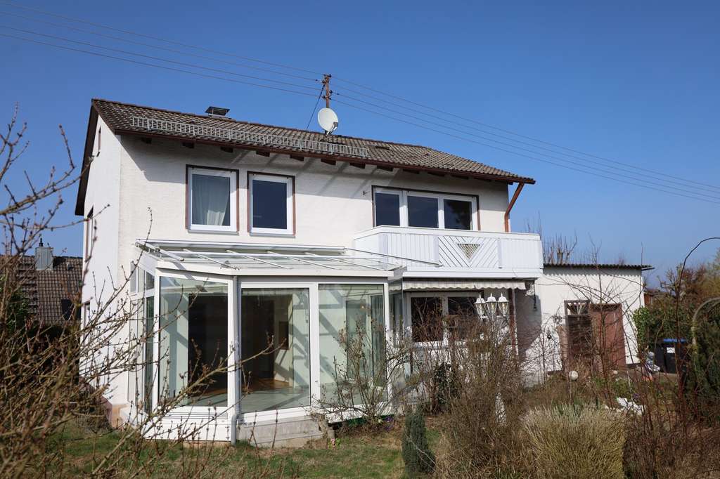 Immobilie in Bibertal - Gesunde Substanz für stilvolles Wohnen – Familienheim mit Wintergarten, Garage und Garten - Bild 0