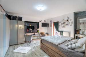 ***Großzügiges Zuhause mit 6 Schlafzimmern, großem Garten und zwei Garagen in Südweyhe – Die vollständige Adresse der Immobilie erhältst du vom Anbieter., 28844 Weyhe – Vorschaubild 8