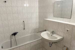 Einziehen & Wohlfühlen! 2-Zimmer-Wohnung, guter Schnitt + Parkett + Bad mit Wanne + Balkon – Silbergraben 5, 99097 Melchendorf, Erfurt – Vorschaubild 6