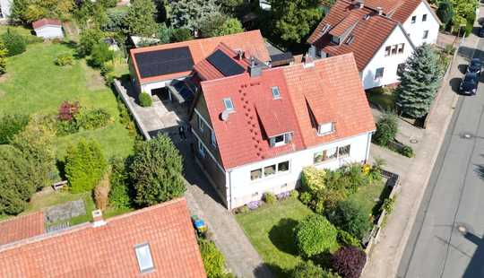 Bild von Modernisierte Doppelhaushälfte mit großem Garten, Kaminofen, Photovoltaik und vielen Extras