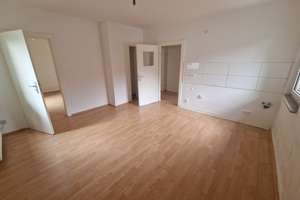 Ab: 29.09 - Wohnung mit großem Balkon in Reisholz - Neue Böden! – Würzburger Str. 19, 40599 Reisholz, Düsseldorf – Vorschaubild 3