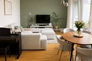 Helle und moderne 3-Zimmer-Wohnung mit Einbauküche, Balkon und Skylineblick