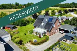 Modernes Einfamilienhaus mit PV-Anlage, Doppel-Carport & großem Garten in Wilhelmshaven-Voslapp – Wilhelmshaven – Vorschaubild 1