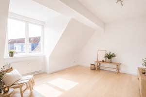 Sonnige Dachgeschosswohnung mit großem Südbalkon – 3 Zimmer in Berlin-Johannisthal – Die vollständige Adresse der Immobilie erhältst du vom Anbieter., 12487 Johannisthal, Berlin – Vorschaubild 5