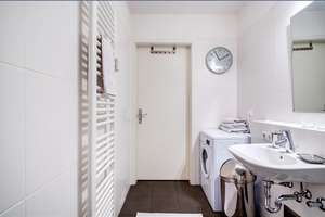 Möbliert: Ruhige Balkonwohnung mit Blick in den Innenhof – Die vollständige Adresse der Immobilie erhältst du vom Anbieter., 81679 Altbogenhausen, München – Vorschaubild 12