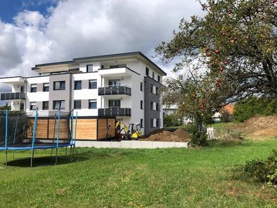 Neuwertige 3-Zimmer-Wohnung (Baujahr 2022) mit Balkon, Garagen -und Außenstellplatz in Salach